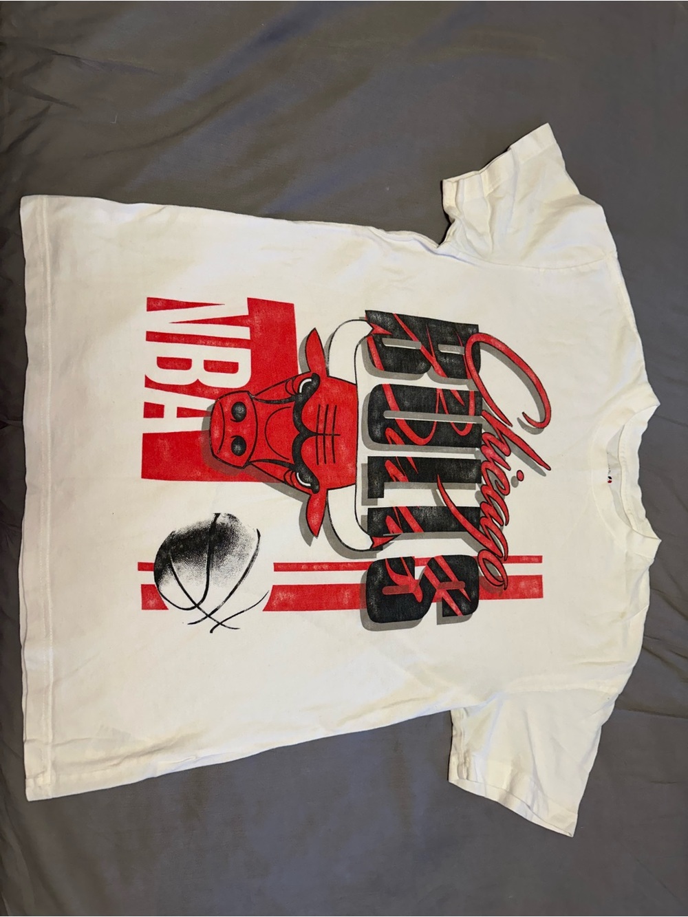 Abercrombie & Fitch White Chicago Bulls NBA Logo Tee